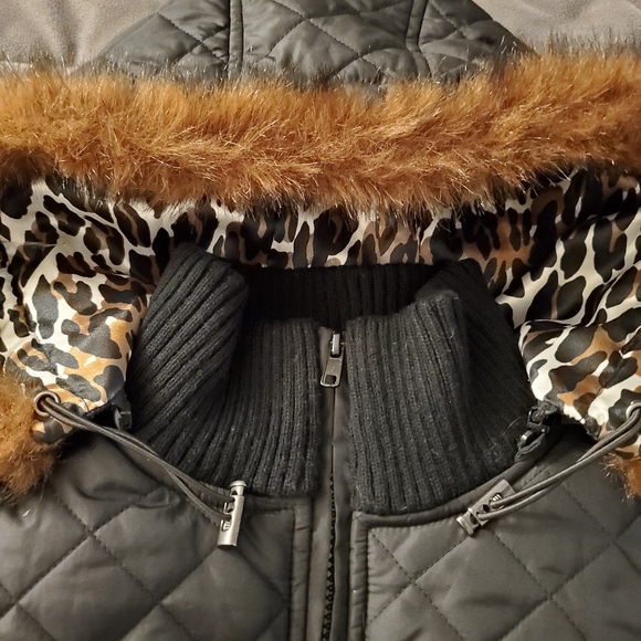 Betsey Johnson Hooded Puffer Vest - Picture 3 of 12